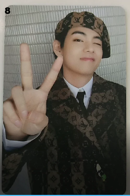 BTS V サイン入り D/ICONカード BTS V サイン入りカード D'ICON - メルカリ BTS V サイン入り D/ICONカード BTS V サイン入りカード D'ICON - メルカリ